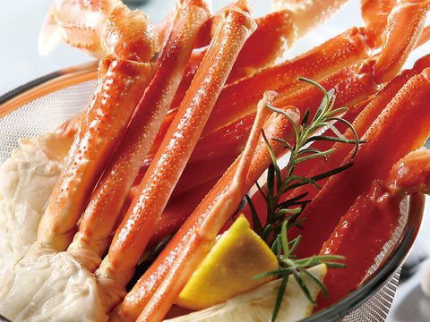 Snow crab legs in a colander